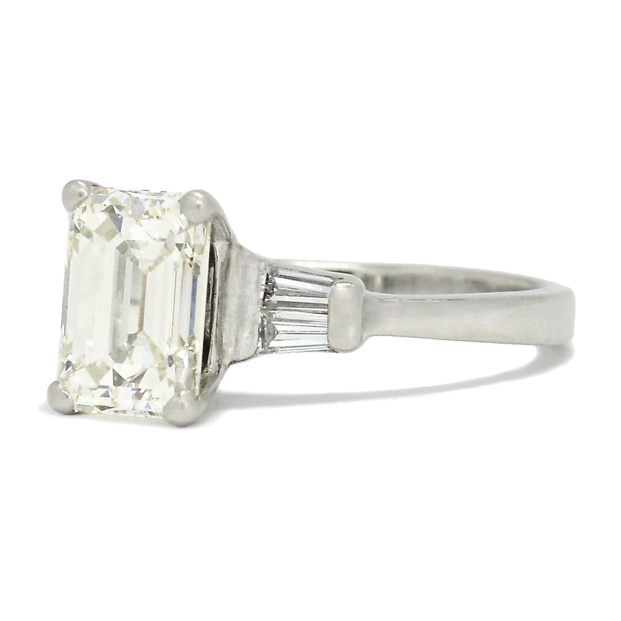 An elegant & unique Art Deco design with a GIA diamond report pedigree.