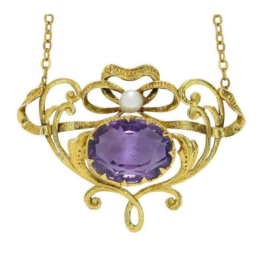 A 16" Art Nouveau 14k yellow gold pendant necklace.